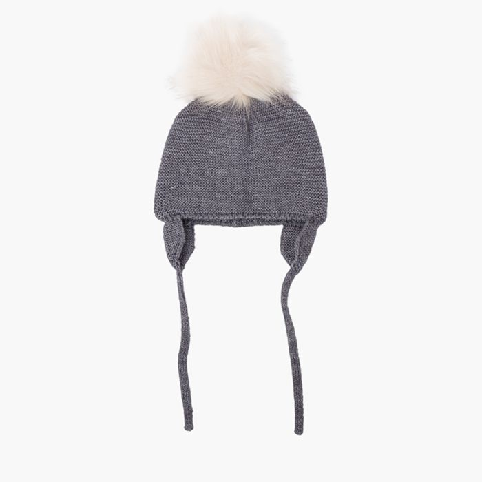 Wollmütze, Ohrenklappen und Haarbommel
