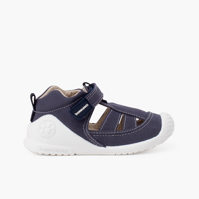 Sportliche Sandalen mit Haftbandverschluss und Gummispitze