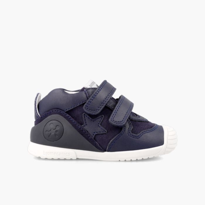 Sneakers für erste Schritte