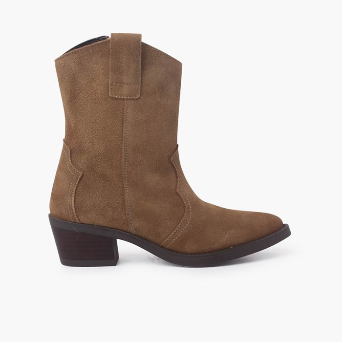 Wildlederstiefel im Country-Stil