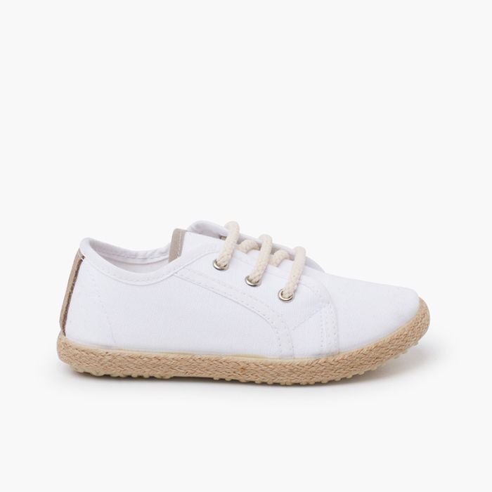 Leinenschuhe mit Schnürsenkeln im Espadrilles-Stil