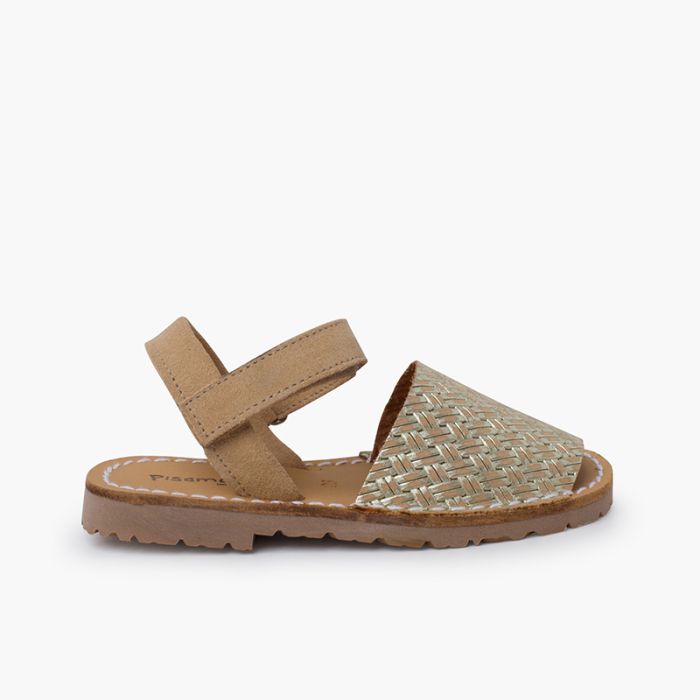 Metallisch glänzende Menorquin-Sandalen mit Flechtoptik