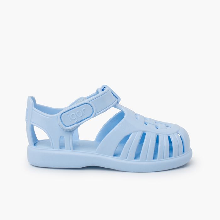 Glänzende Strandsandalen mit Klettverschluss