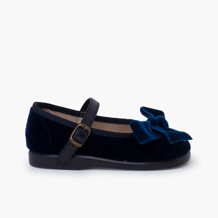 Mary Janes mit Lederband und Samtbändchen