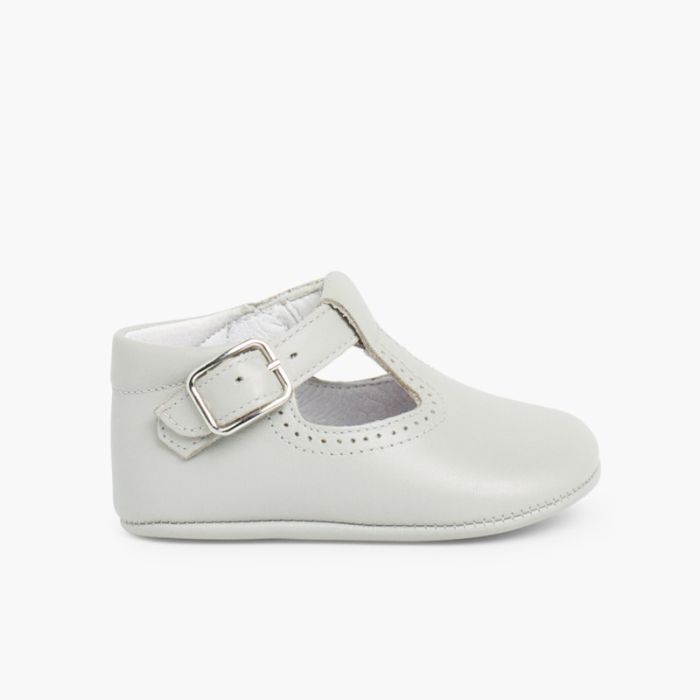 Klassische Babyschuhe aus Leder