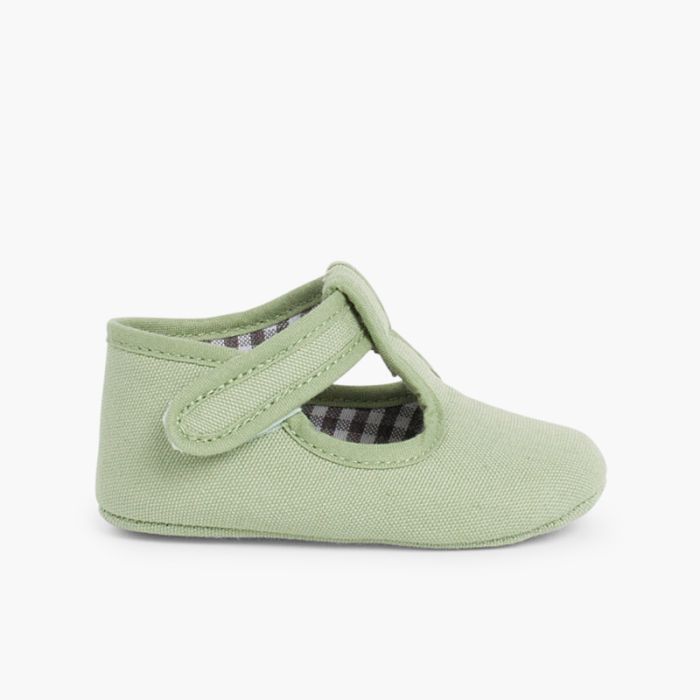 Klassische Babyschuhe aus Stoff mit Klettverschluss