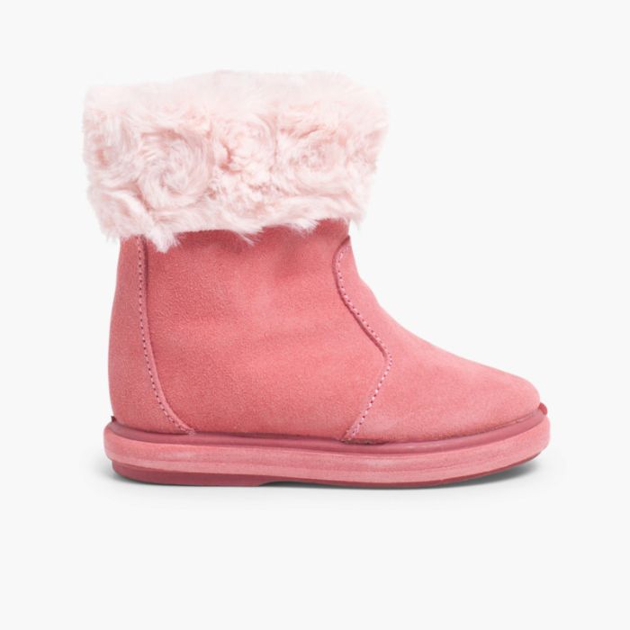 Halbhohe Fellstiefel mit Reißverschluss