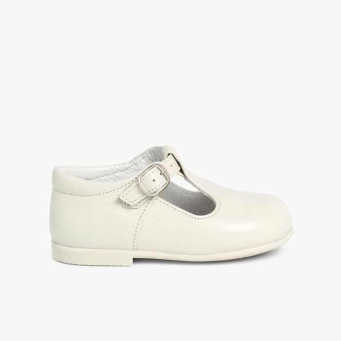 Klassische Babyschuhe aus Leder mit Schnalle