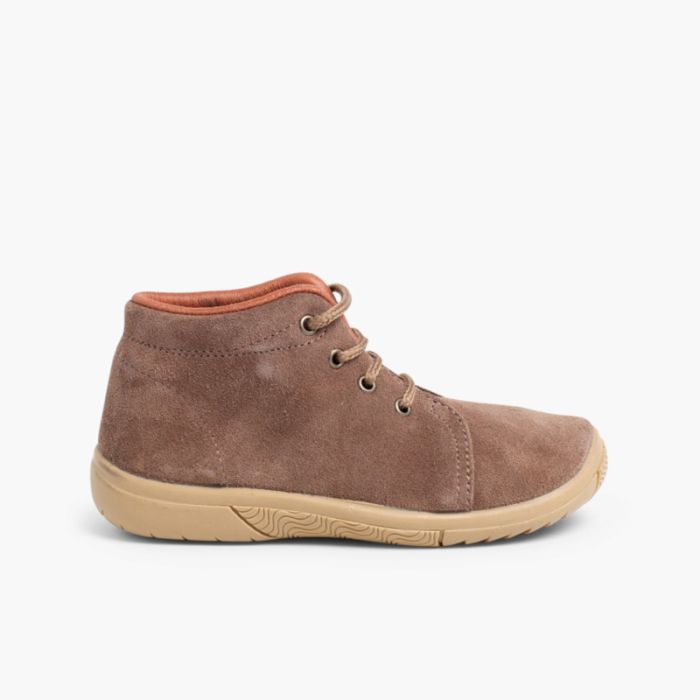 Wildlederstiefel mit verstärkter Spitze
