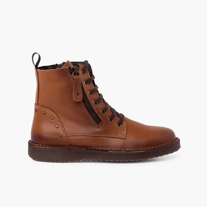 Lederstiefel mit Nieten und doppeltem Reißverschluss