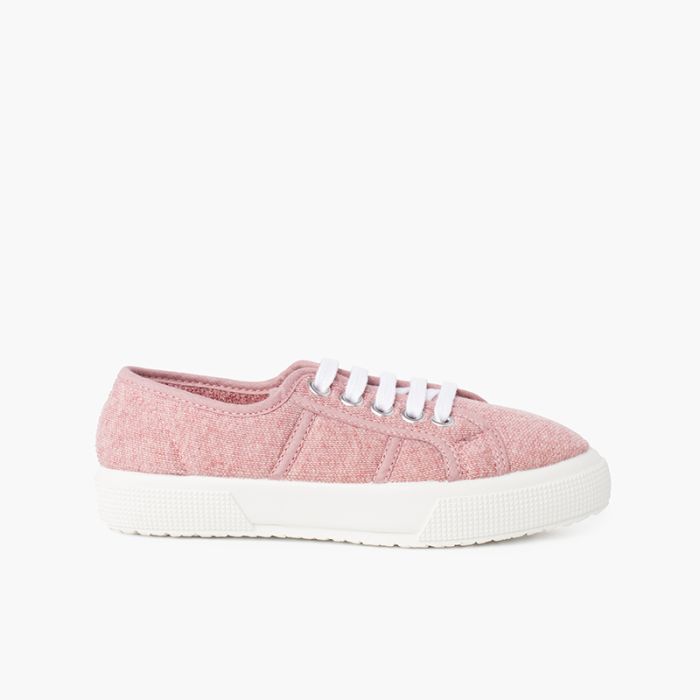 Sportschuhe aus organischer Strickware