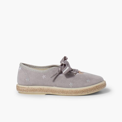 Schnürschuhe aus Satin mit Sternenstickerei Grau