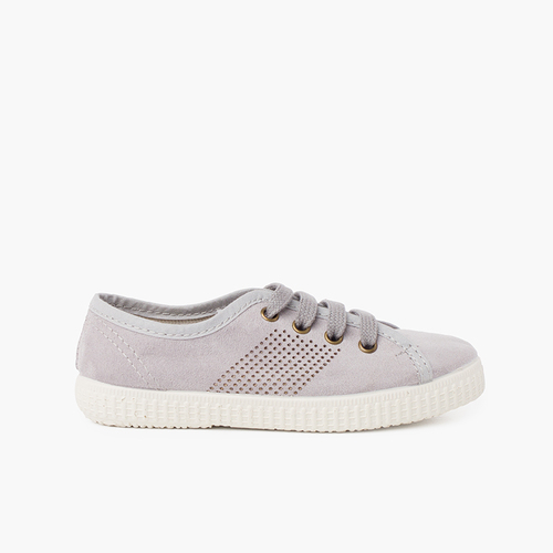 Sportschuhe im Wildleder-Stil mit seitlicher Perforierung und antibakterieller Sohle Grau