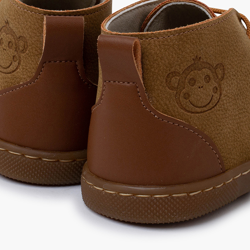 LÄCHELNDES ÄFFCHEN