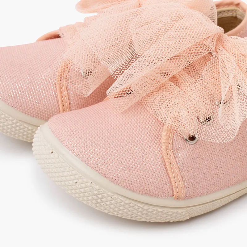 SNEAKER UND TÜLL